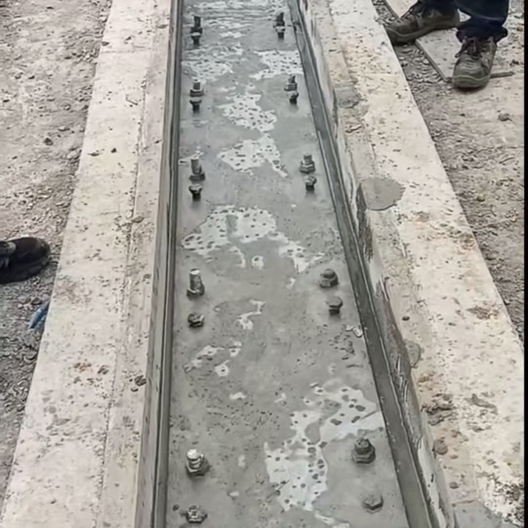 阿克苏港口码头起重机龙门吊重型机械设备稳固用早强快凝轨道胶泥